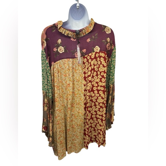 NWT.  Sacred Threads Blouse  Size S/M. 222207. BL/RD 14 - Picture 2 of 2